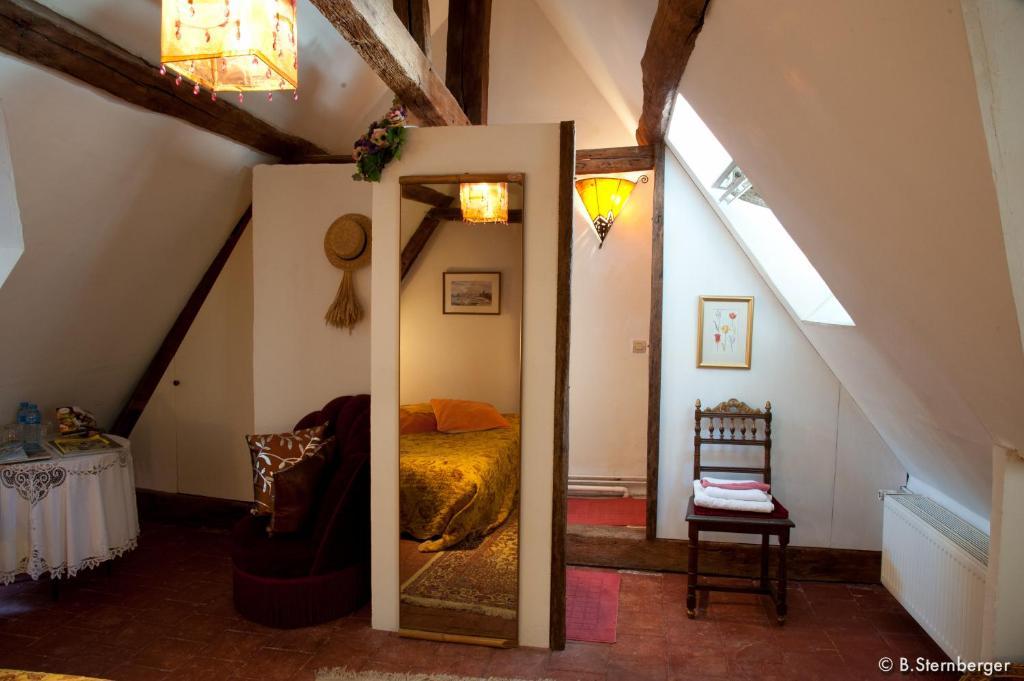 לינה וארוחת בוקר לוצ'ס La Demeure Saint-Ours חדר תמונה